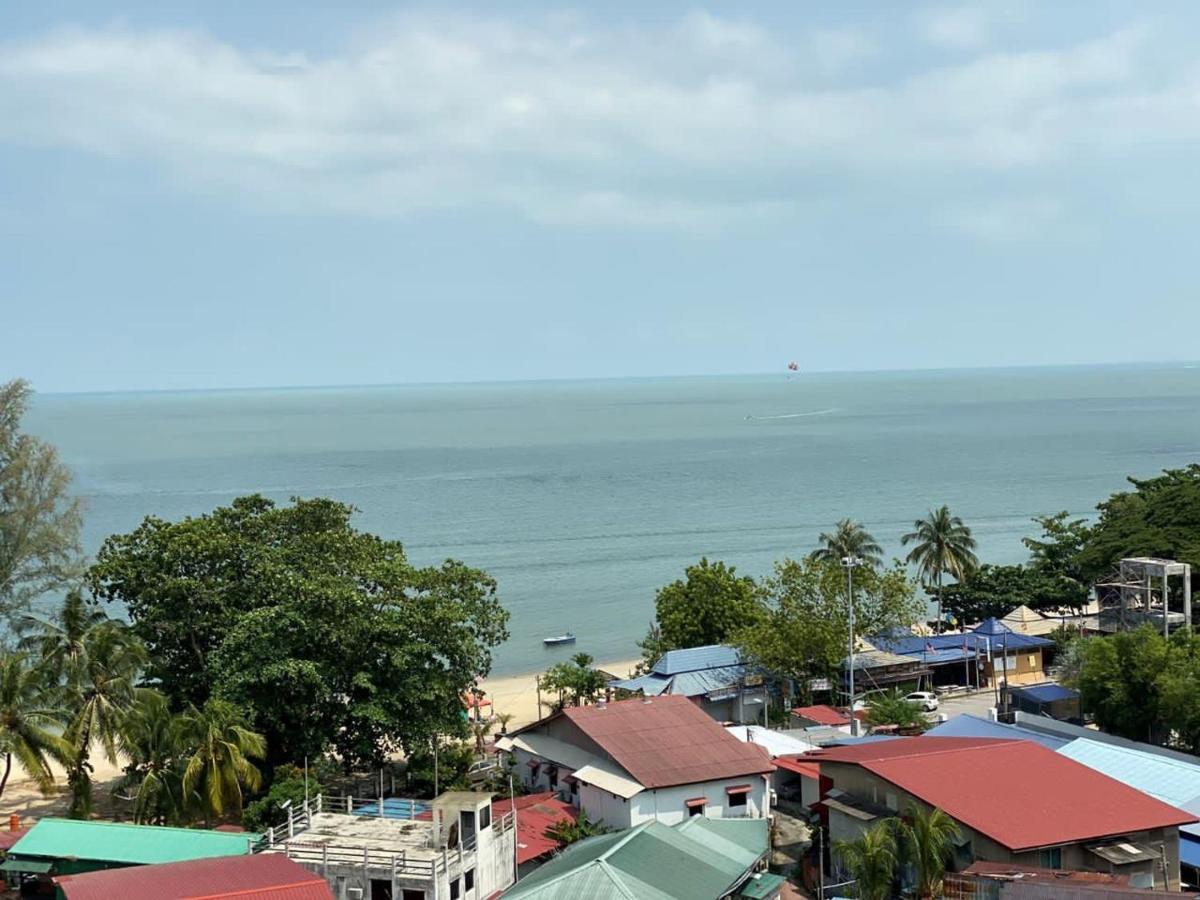 By The Sea Beachfront Penang Бату-Феррінгі Екстер'єр фото
